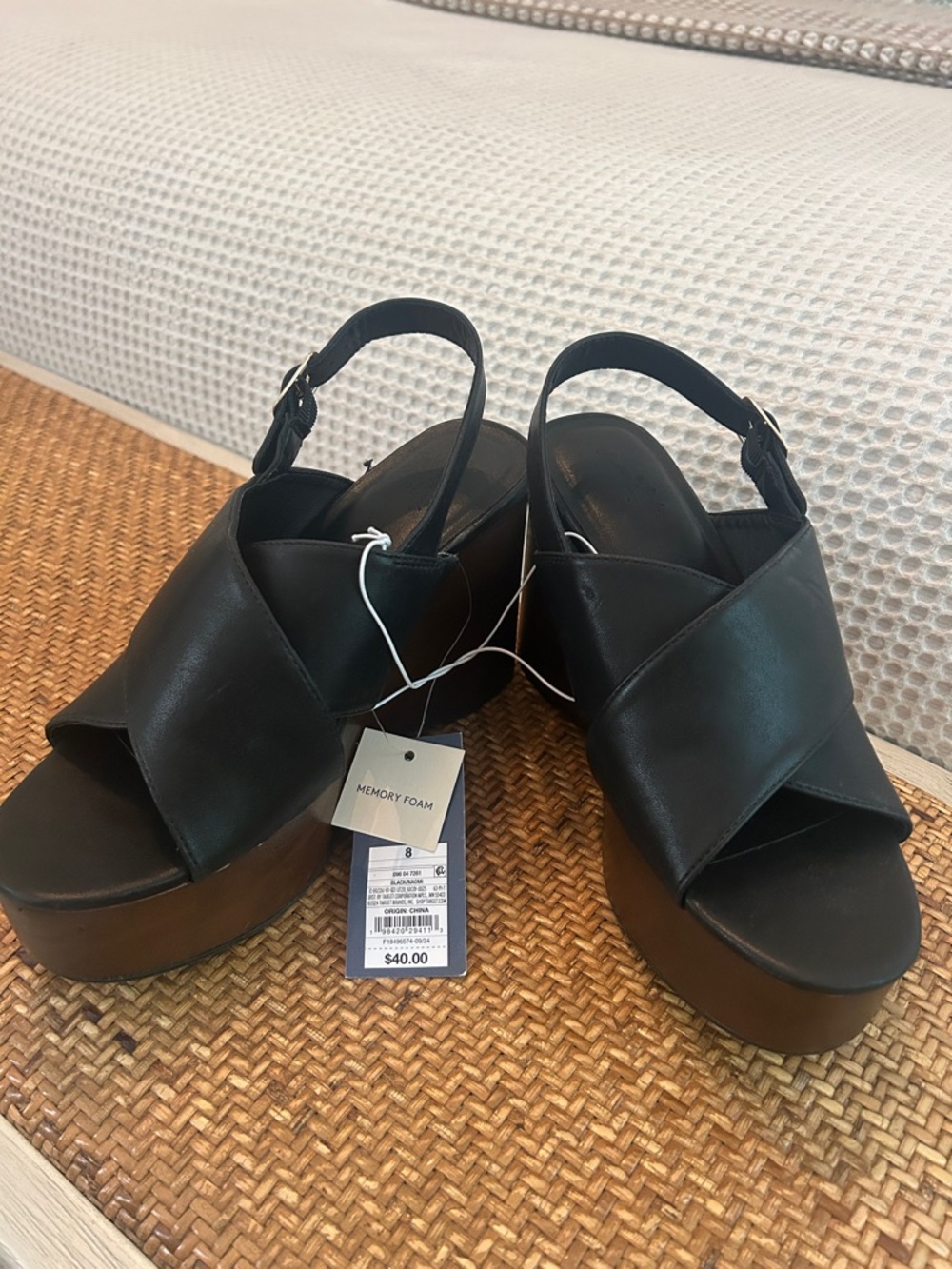 Universal thread wedge sandals